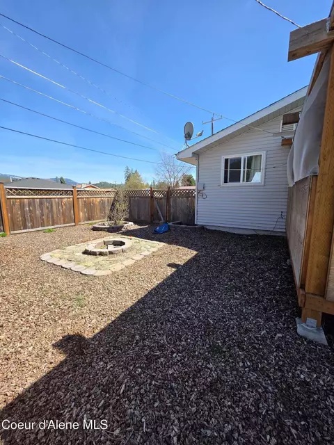 Exterior - 602 4th St, Pinehurst, ID 83850 photo 7 of 10