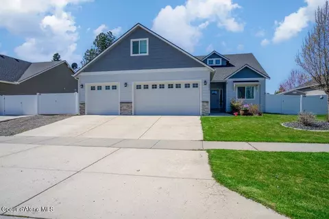 9253 Gettys Ln, Hayden, ID 83835