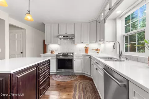 Kitchen - 13939 E Perimeter Rd, Athol, ID 83801 photo 3 of 4