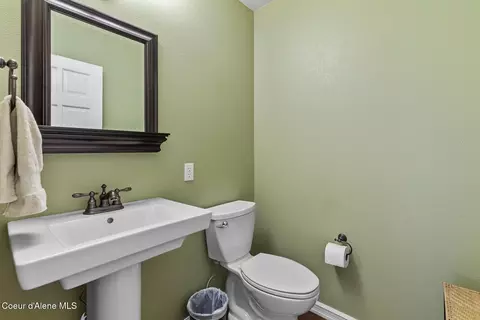 Bath - 13939 E Perimeter Rd, Athol, ID 83801 photo 1 of 4