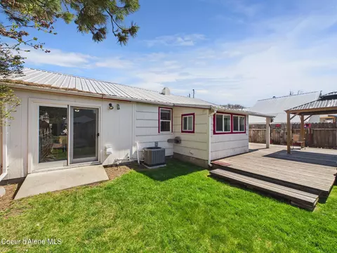 Exterior - 603 Oregon Ave, Pinehurst, ID 83850 photo 9 of 16