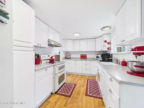 Kitchen - 603 Oregon Ave, Pinehurst, ID 83850 photo 2 of 2