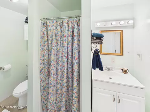 Bath - 603 Oregon Ave, Pinehurst, ID 83850 photo 2 of 2