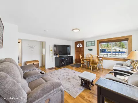 Living - 603 Oregon Ave, Pinehurst, ID 83850 photo 3 of 3