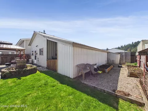 Exterior - 603 Oregon Ave, Pinehurst, ID 83850 photo 10 of 16