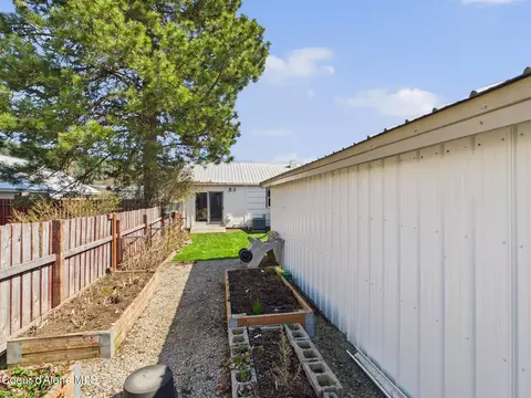 Exterior - 603 Oregon Ave, Pinehurst, ID 83850 photo 11 of 16