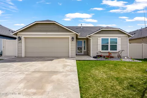 6052 W Airhorn Ave, Rathdrum, ID 83858