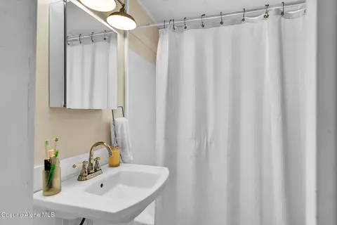 Bath - 121 W Riverside Ave, Kellogg, ID 83837 photo 1 of 2
