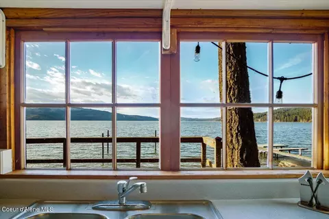 15121 S Fern Loop, Harrison, ID 83833