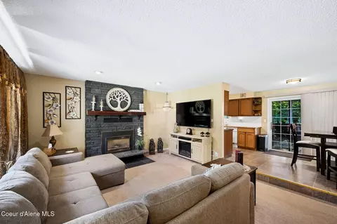 Living - 11310 E Frederick Ave, Spokane Valley, WA 99206 photo 1 of 3
