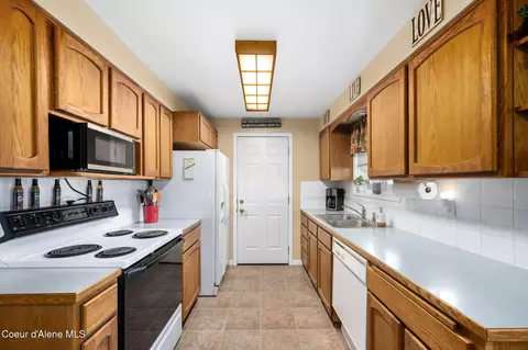 Kitchen - 11310 E Frederick Ave, Spokane Valley, WA 99206 photo 1 of 2