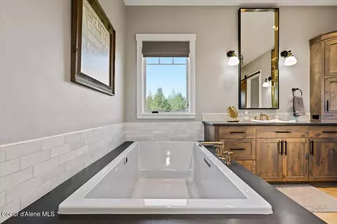 Bath - 8236 E Scout Trail Rd, Athol, ID 83801 photo 6 of 8