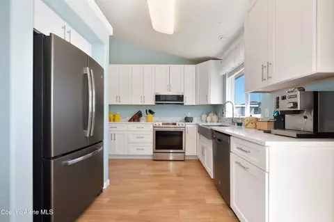 Kitchen - 370 E Tiger Ave, Post Falls, ID 83854 photo 2 of 6