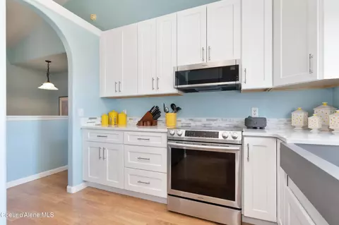 Kitchen - 370 E Tiger Ave, Post Falls, ID 83854 photo 4 of 6