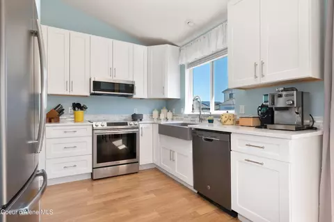 Kitchen - 370 E Tiger Ave, Post Falls, ID 83854 photo 1 of 6