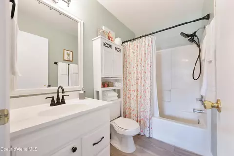 Bath - 370 E Tiger Ave, Post Falls, ID 83854 photo 1 of 5