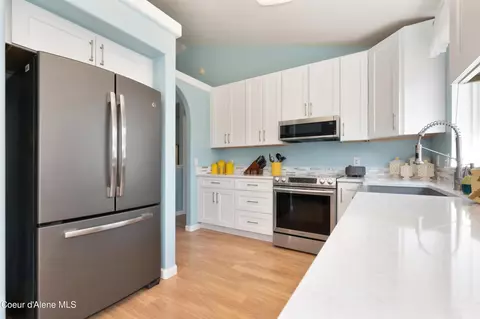 Kitchen - 370 E Tiger Ave, Post Falls, ID 83854 photo 3 of 6