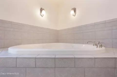 Bath - 370 E Tiger Ave, Post Falls, ID 83854 photo 5 of 5