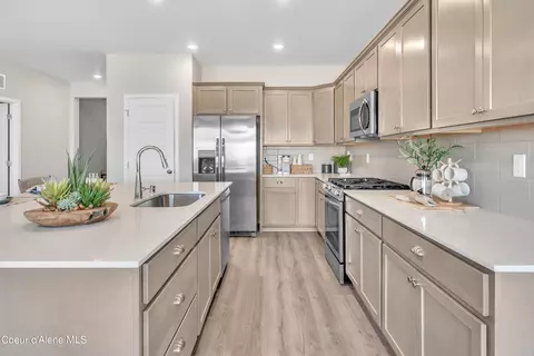 Kitchen - 366 E Burdock Loop, Hayden, ID 83835 photo 1 of 4