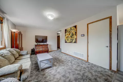 501 E 18th Ave, Post Falls, ID 83854 photo 4
