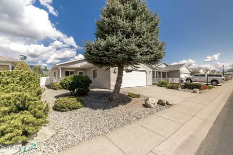 8559 W Sawtooth St, Rathdrum, ID 83858