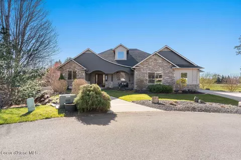 9024 N Baldwin Ct, Hayden, ID 83835