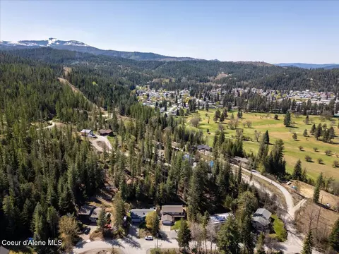 206 Sunrise Dr, Pinehurst, ID 83850