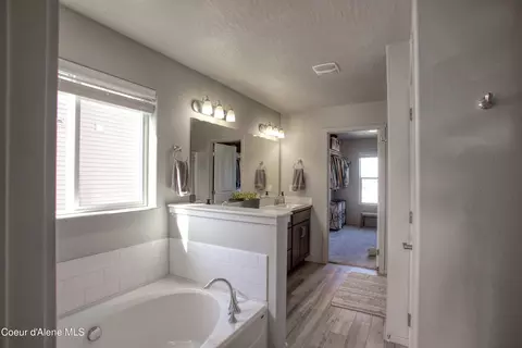 Bath - 1733 N Minam Loop, Post Falls, ID 83854 photo 2 of 4