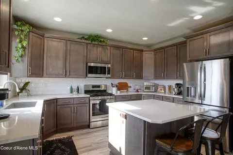 Kitchen - 1733 N Minam Loop, Post Falls, ID 83854 photo 3 of 3