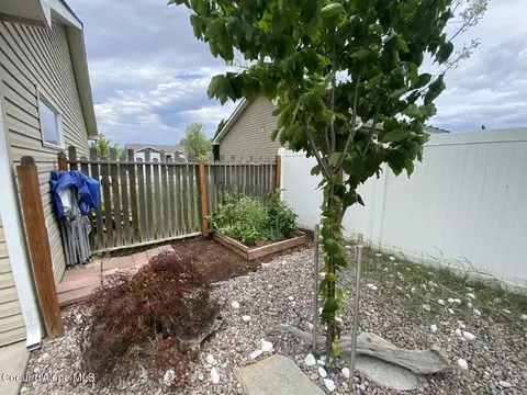 Exterior - 2124 E Knapp Dr, Post Falls, ID 83854 photo 2 of 4