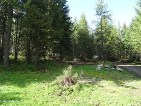 9 Charleston Ln, Spirit Lake, ID 83869