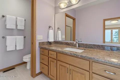 Bath - 118 Alpine Ln, Hope, ID 83836 photo 2 of 4