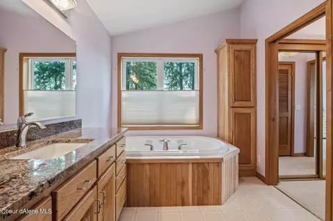 Bath - 118 Alpine Ln, Hope, ID 83836 photo 1 of 4