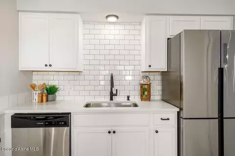 Kitchen - 1325 Cedar St, Sandpoint, ID 83864 photo 3 of 3