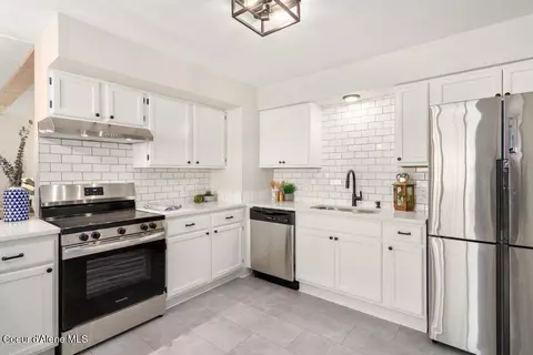 Kitchen - 1325 Cedar St, Sandpoint, ID 83864 photo 2 of 3