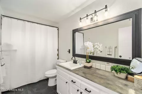 Bath - 1325 Cedar St, Sandpoint, ID 83864 photo 1 of 1