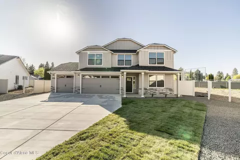 9285 N Secretariat Ln, Hayden, ID 83835