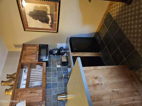 604 Bunker Ave #406, Kellogg, ID 83837
