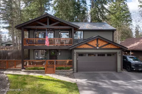 10675 N Lakeview Dr, Hayden Lake, ID 83835