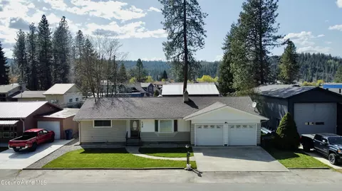112 Woodland Dr, Pinehurst, ID 83850