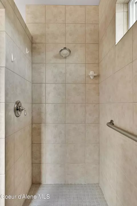 Bath - 604 E Kokanee Dr, Post Falls, ID 83854 photo 1 of 6