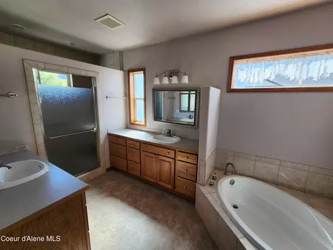 Bath - 604 E Kokanee Dr, Post Falls, ID 83854 photo 6 of 6