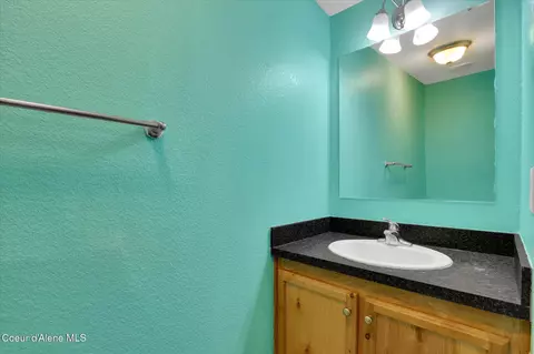 Bath - 149 Lower Gem Rd, Wallace, ID 83873 photo 2 of 4