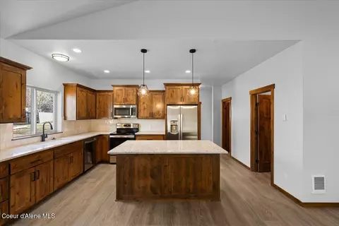 30619 N 5th St, Athol, ID 83801