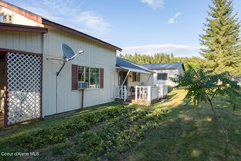 Exterior - 108 Sandy Ridge Rd, Naples, ID 83847 photo 10 of 12