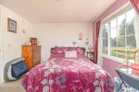 Bedroom - 108 Sandy Ridge Rd, Naples, ID 83847 photo 4 of 6