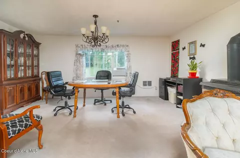 Dining - 108 Sandy Ridge Rd, Naples, ID 83847 photo 2 of 3