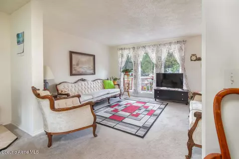 Living - 108 Sandy Ridge Rd, Naples, ID 83847 photo 1 of 2