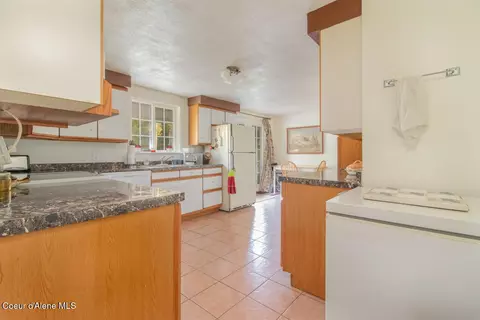 Kitchen - 108 Sandy Ridge Rd, Naples, ID 83847 photo 3 of 3