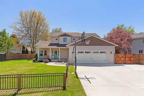 460 E Cloverleaf Dr, Hayden, ID 83835